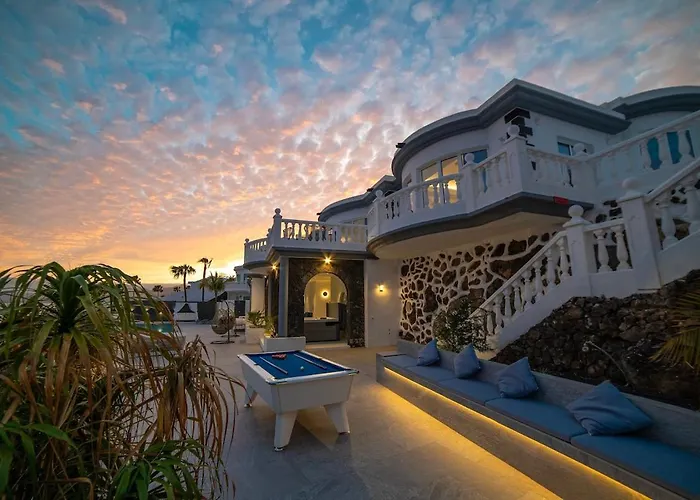 Casa Leon, Exceptional 6 Bed Villa Puerto del Carmen (Lanzarote)