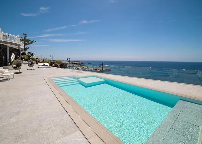 Casa Leon, Exceptional 6 Bed Villa Puerto del Carmen (Lanzarote)