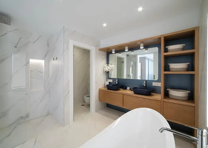 Casa Leon, Exceptional 6 Bed Villa Puerto del Carmen (Lanzarote)