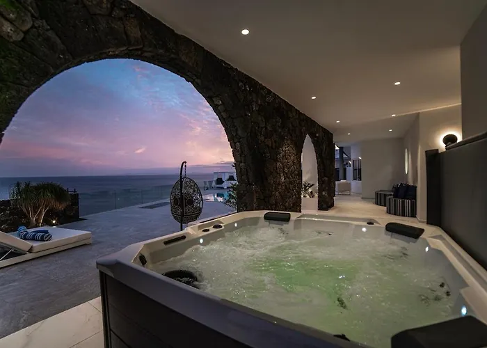 Villa Casa Leon, Exceptional 6 Bed Puerto del Carmen (Lanzarote)